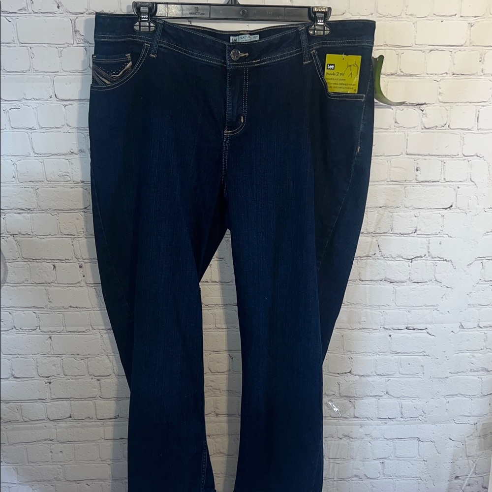 20W Lee Women's Natural Fit Deep Indigo Straight Leg Jeans. New with tags